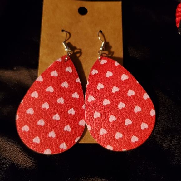 Valentine's Day Jewelry And Accessories - Picture 4 of 10